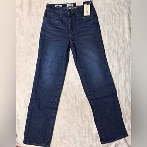 NWT Women's High-Rise 90's Straight Jeans -
Universal Thread